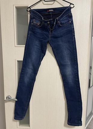 Жіночі джинси diesel синього кольору