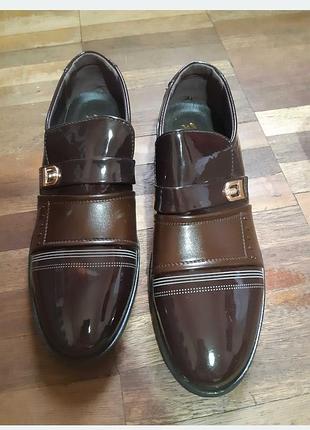 Мужские лаковые туфли