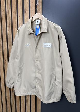 Adidas x oasis tour coach jacket stone khaki men’s куртка бомбер