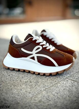 Кроссовки женские