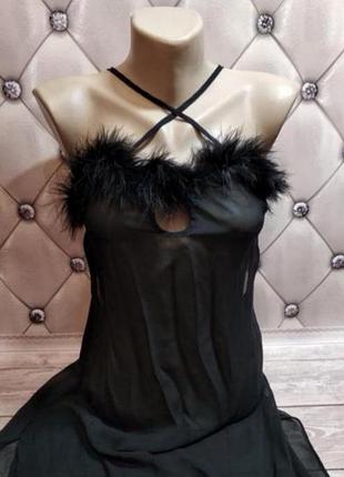 Пеньюар с переплетенными бретелями открытой спиной с перьями ночнушка