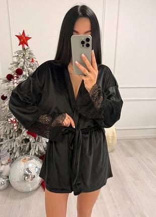 Велюровий халат з кружевом