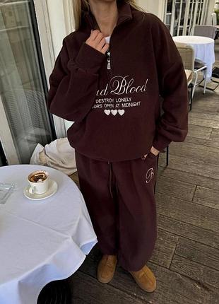 Жіночий спортивний костюм