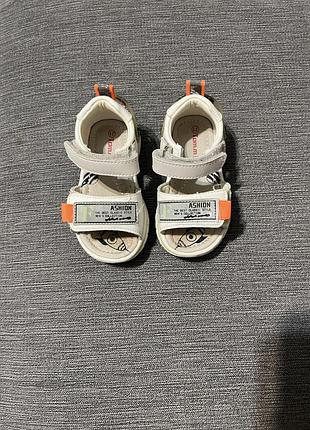 Босоніжки дитячі