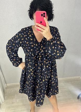 Гарна сукня плаття