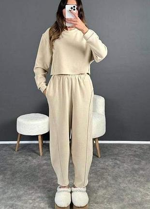 Костюм жіночий