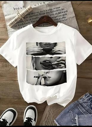 Біла футболка з чорно-білим арт-принтом 🖤