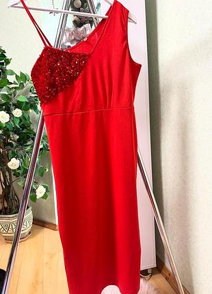 Червона сукня з бархатною паєткою