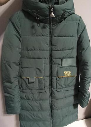 Пальто женское зимнее,в хорошем состоянии,размер 46-48,материал полиэстер , наполнитель холлофайбер
цвет: оттенок зеленого, хаки.