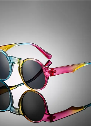 Яскраві жіночі сонцезахисні окуляри