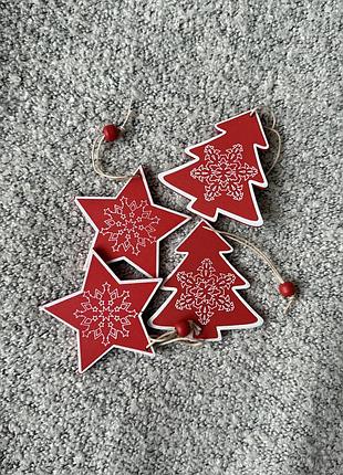 Набор новогодних декоративных игрушек из дерева красный с белым 4шт