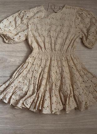 Сукня з прошви