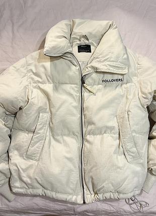 Куртка bershka, бежевий колір, розмір m(підійде на xs-s)