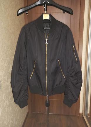 Курточка бомбер