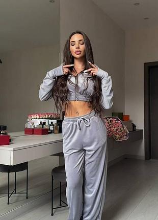 Жіночий брючний прогулянковий костюм з велюру