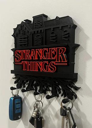 Настенная ключница "stranger things " - декор для фанатов сериала
