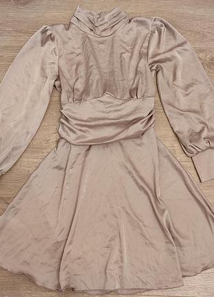 Платье с открытой спиной