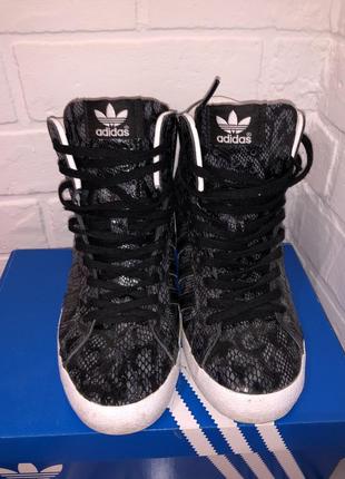 Женские кроссовки сникерсы adidas basket profi up на танкетке2 фото