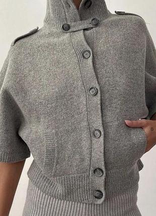 Шерстяна кофта з горлом