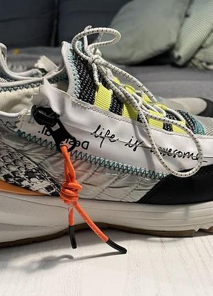 Кроссовки desigual