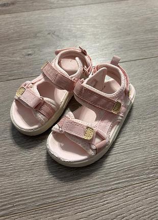 Босоніжки на дівчинку 22 розмір