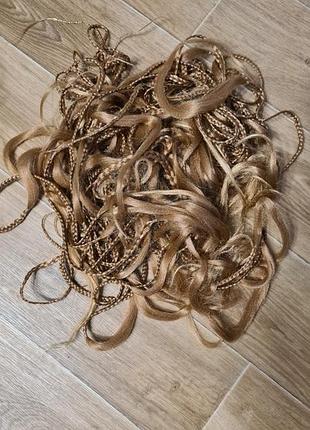 Не натуральне волосся для нарощування.