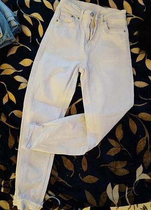 Белые стрейч джинсы stradivarius