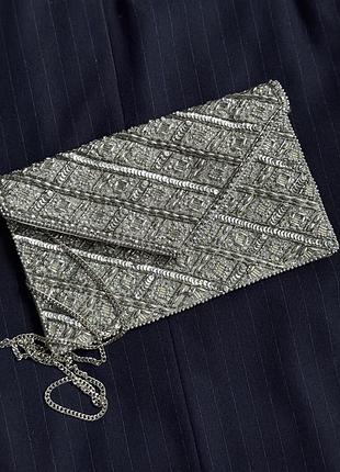 Сумка клатч срібляста жіноча з довгою ручкою конверт з бісером маєтками