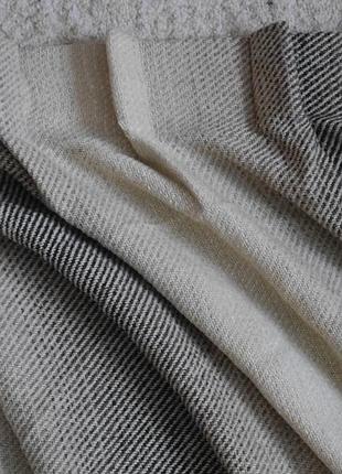 Штора как с шерстью большая. высота-250, ширина поверха-270,ширин по низу-500