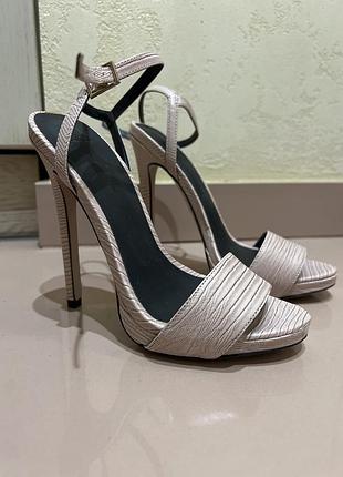 Босоніжки asos