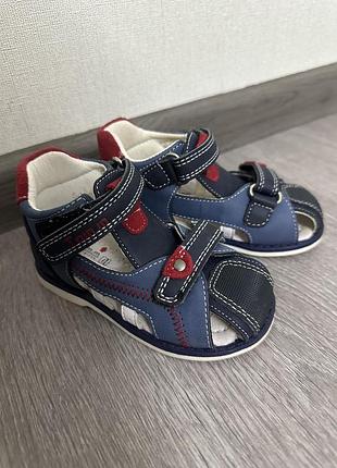 Босоніжки дитячі