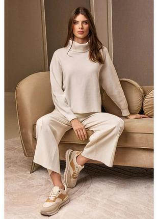 Теплый вязаный костюм женский