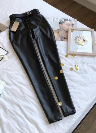 Черные штаны из эко кожи