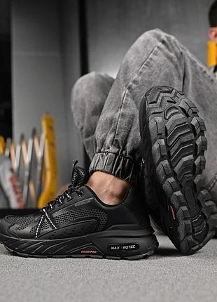 Мужские кроссовки черного цвета