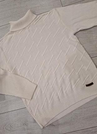 Светер гольф молочного кольору