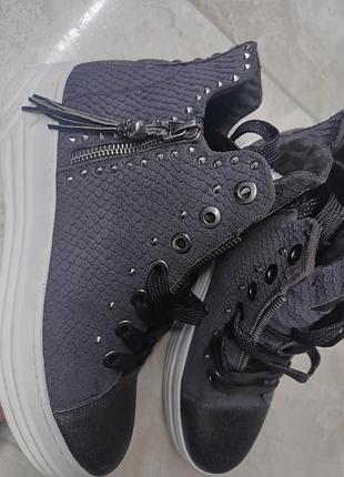 Кроссовки женские брендовые