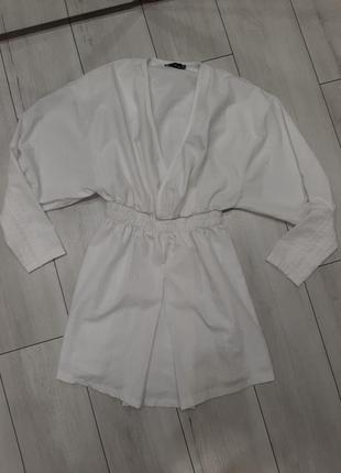 Платье с актуальными рукавами