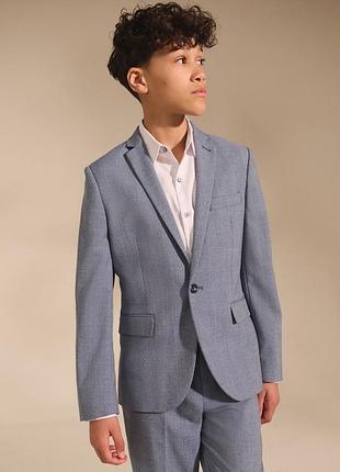 Стильний костюм