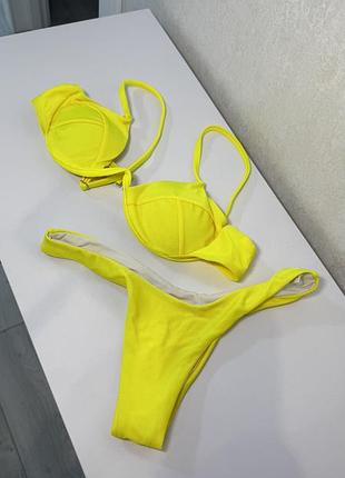 Купальник жовтого кольору