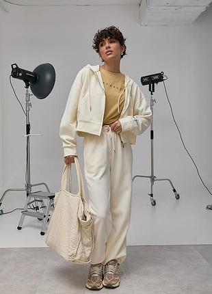 Спортивный костюм свободного фасона с вышитой надписью