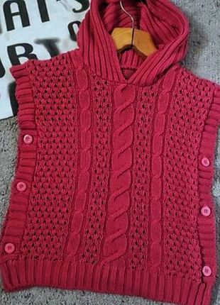 Модна жилетка з капішоном