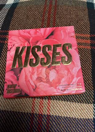 Палетка тіней для повік makeup obsession kisses shadow palette