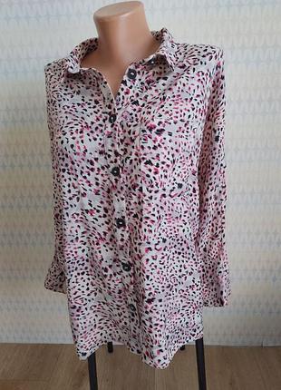 Красива жіноча сорочка в цікавий принт великий розмір