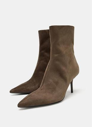 Ботинки на тонких каблуках