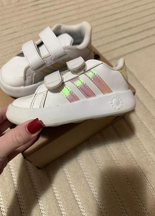 Кросівки adidas білі на липучках