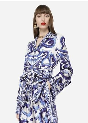 Костюм з біло синьою майолікою