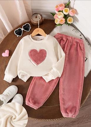 Мягкий и нежный костюм для девочки