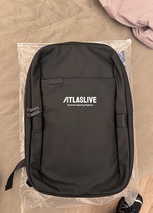 Вмісткий фірмовий чорний рюкзак