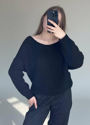 Жіночий оверсайз светр з відкритою спинкою