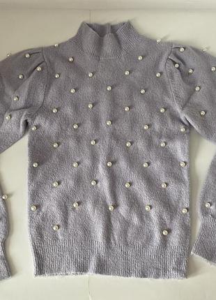 Водолазка, гольф, жіночий светр бузкового або світло-фіолетового кольору з перлинами